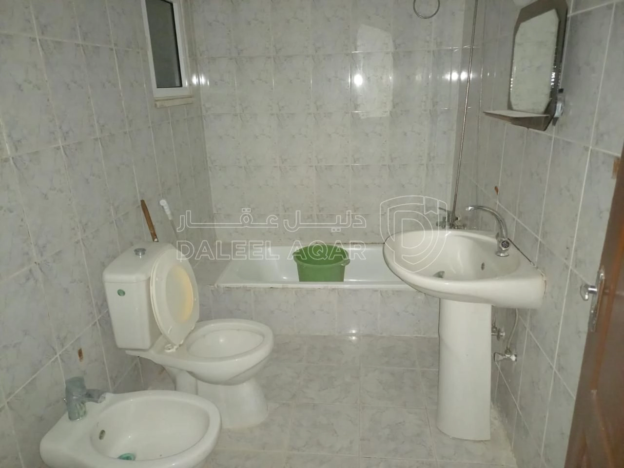 شقة في اربد / شارع الجامعة / جامعة اليرموك / بجانب مسجد ر - 17,000 دأ - صورة 1