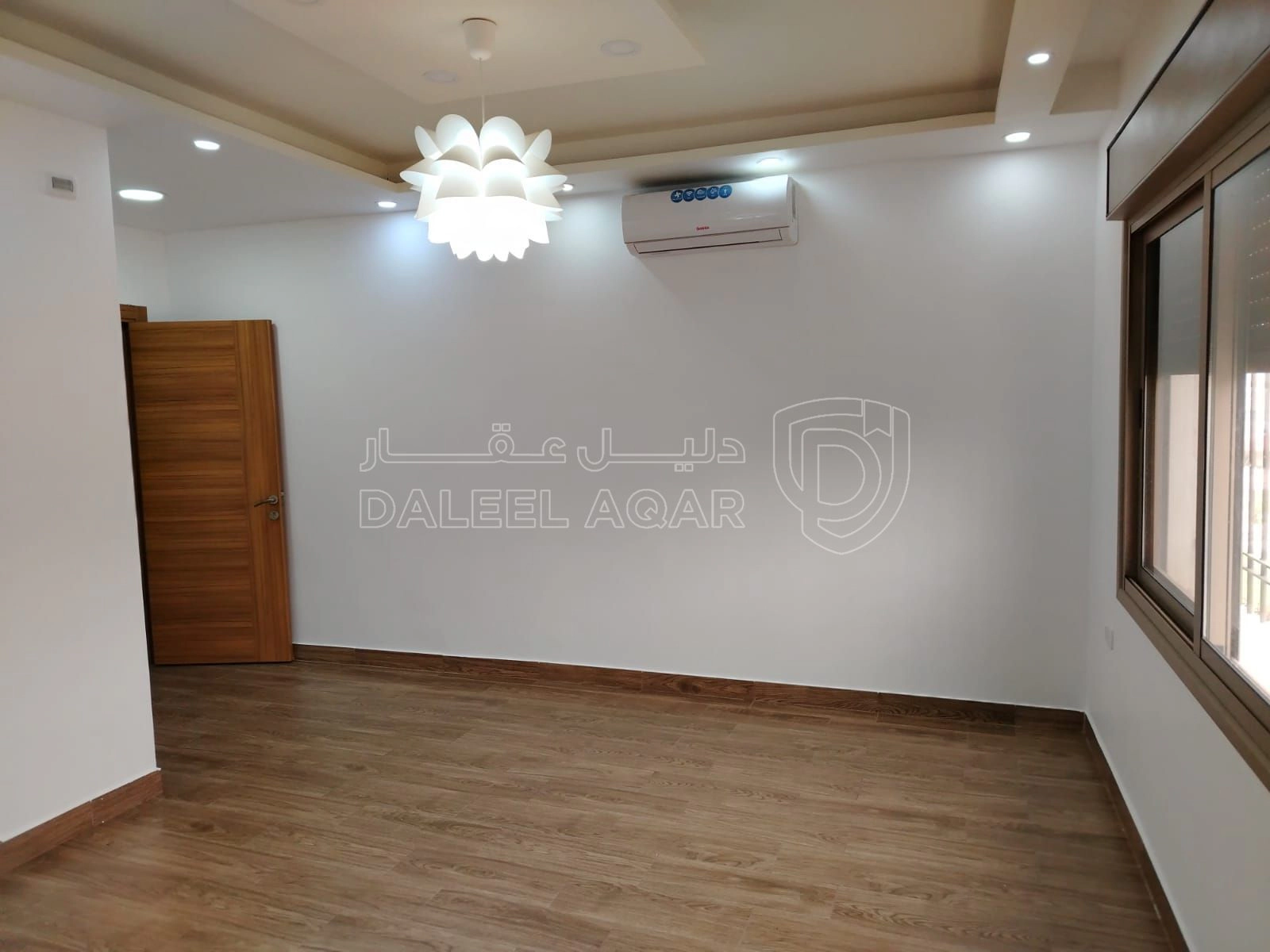 شقة في شقة سكنية ١٩٩ م للبيع - 75,000 دأ - صورة 1