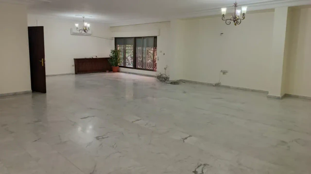 شقة - شارع عمر خليفات - 110000 دأ