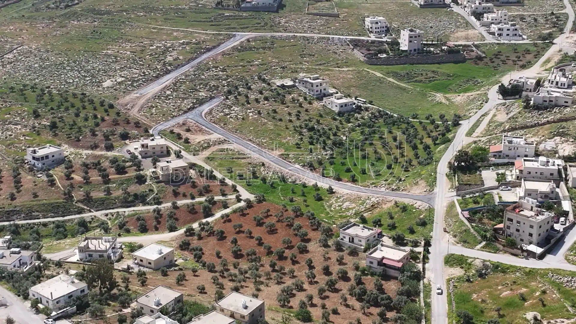 أرض في أرض مميزة في أم رمانة – شارع الاردن - 72,000 دأ - صورة 1