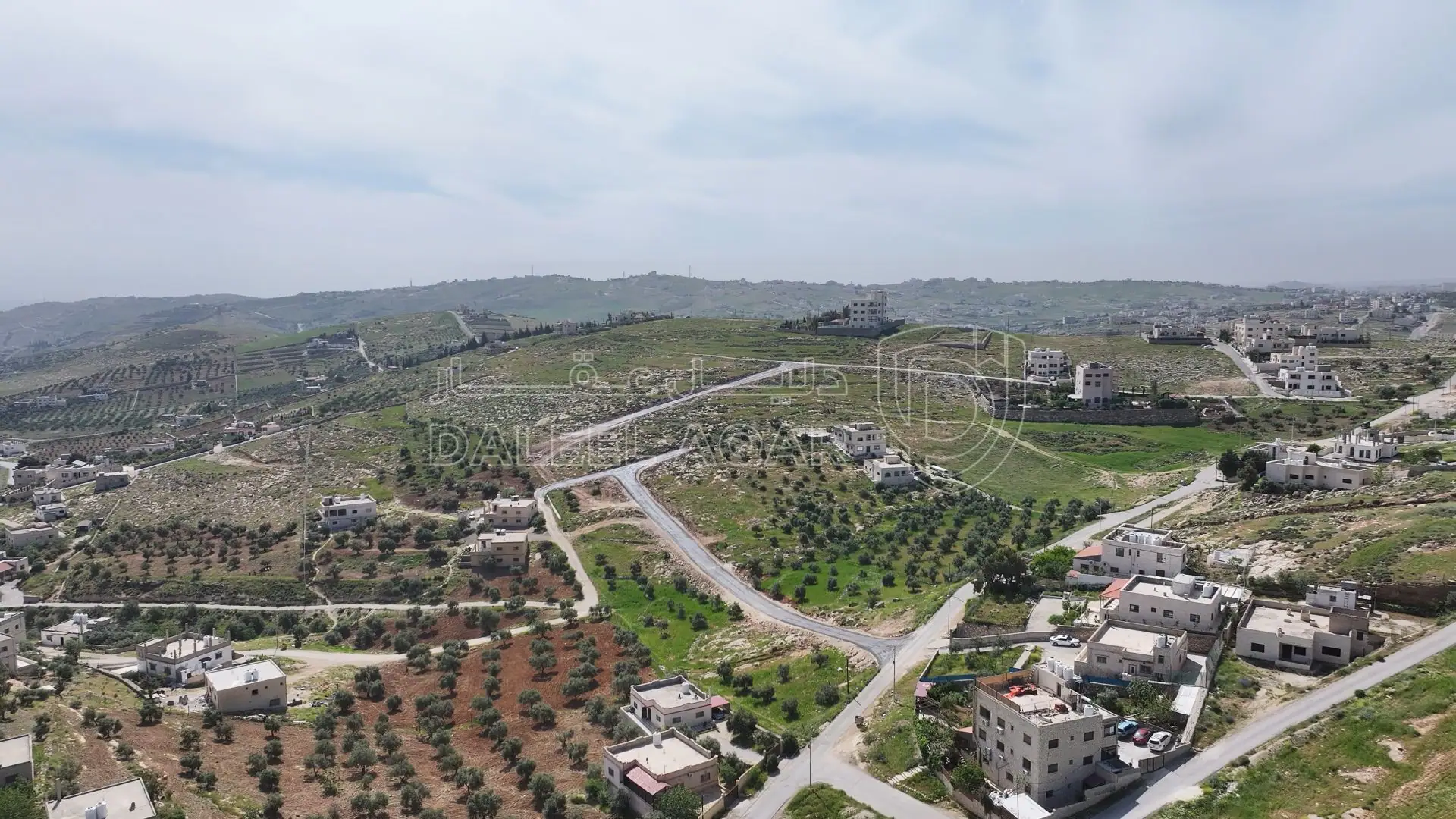 أرض في أرض مميزة في أم رمانة – شارع الاردن - 72,000 دأ - صورة 1