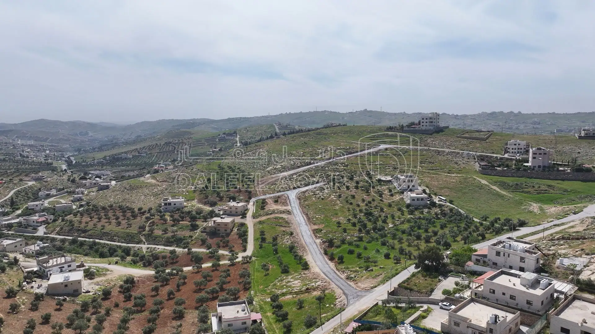 أرض في أرض مميزة في أم رمانة – شارع الاردن - 72,000 دأ - صورة 1