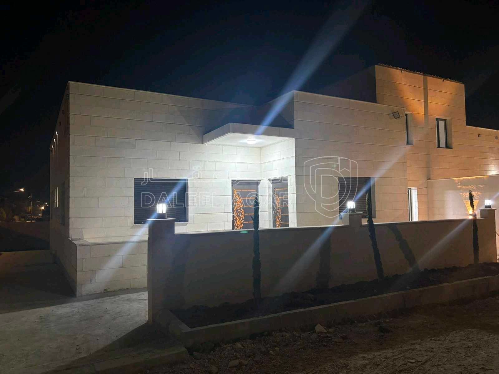 مبنى في مادبا الطريق الملوكي خلف موقف الباص السريع - 60,000 دأ - صورة 1