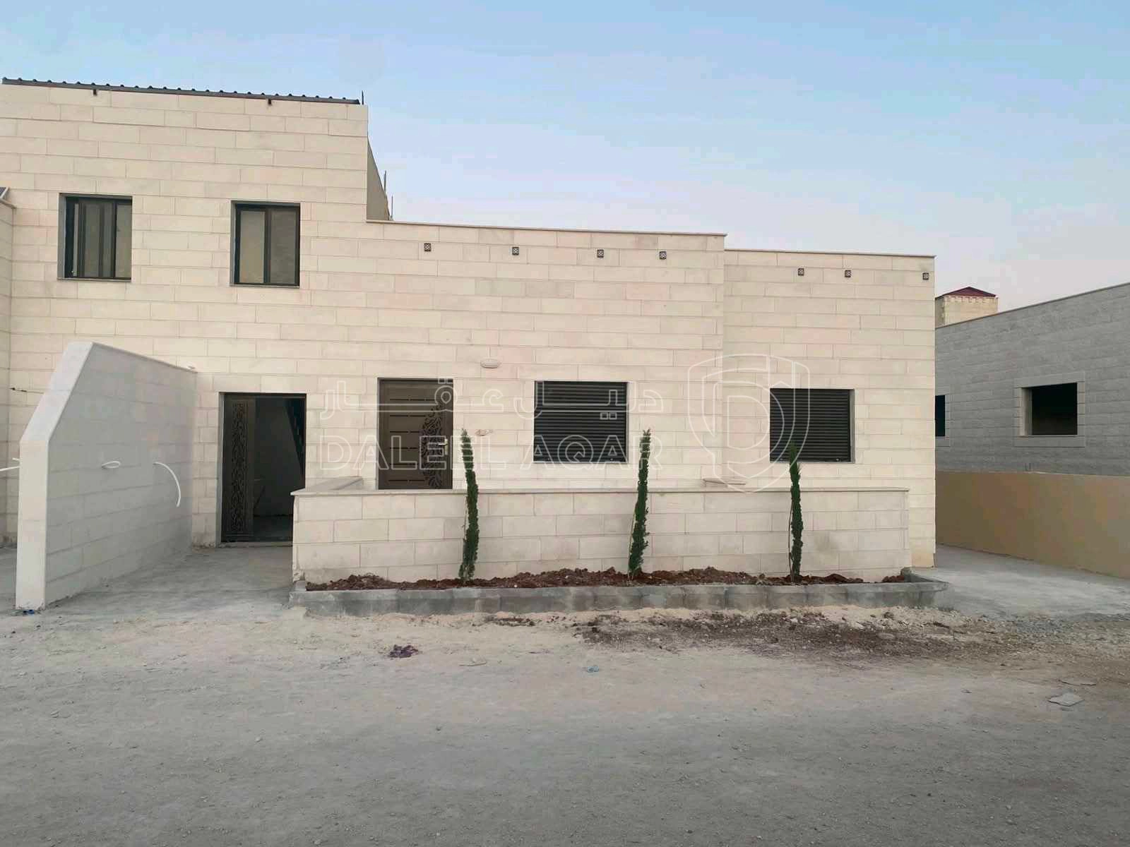 مبنى في مادبا الطريق الملوكي خلف موقف الباص السريع - 60,000 دأ - صورة 1