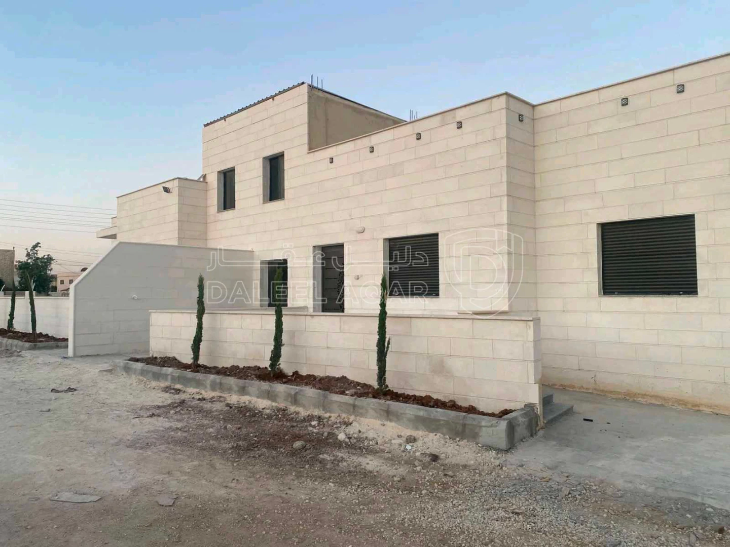 مبنى في مادبا الطريق الملوكي خلف موقف الباص السريع - 60,000 دأ - صورة 1