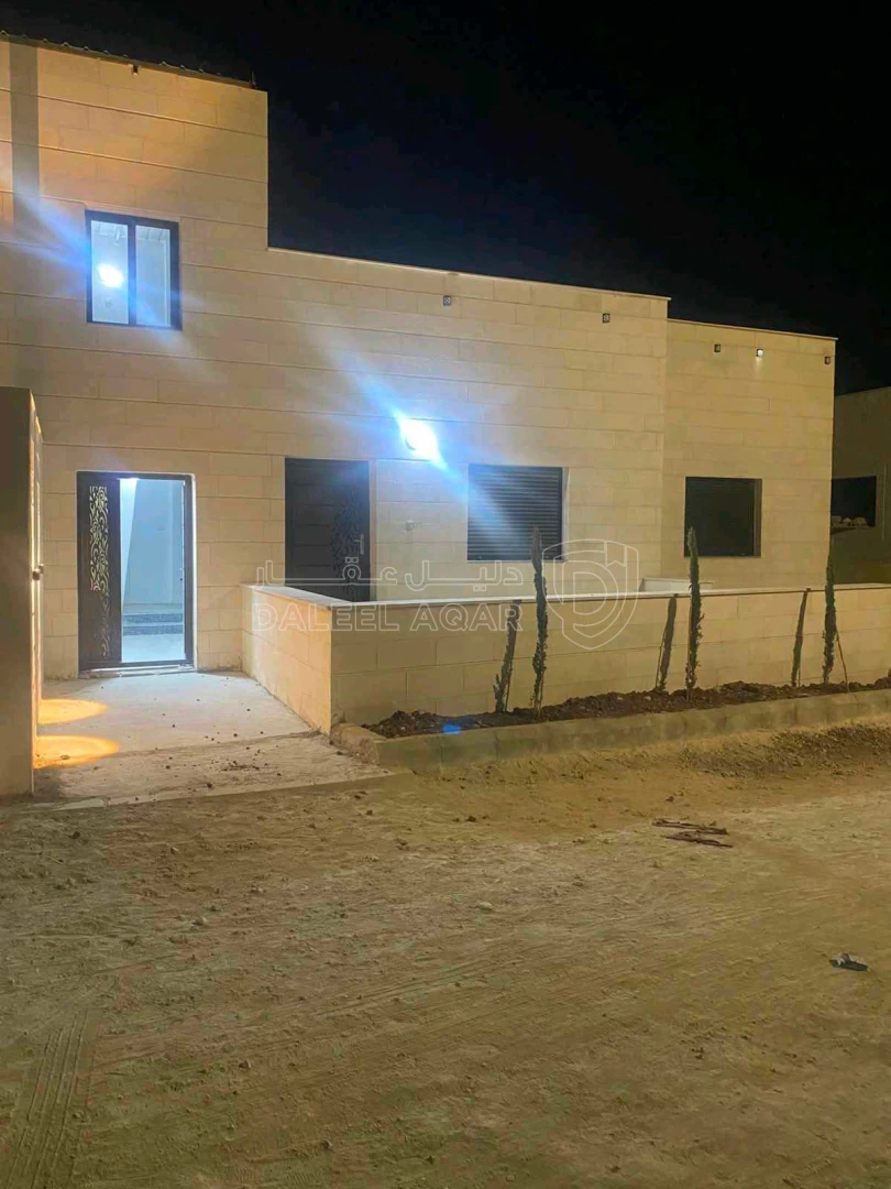 مبنى في مادبا الطريق الملوكي خلف موقف الباص السريع - 60,000 دأ - صورة 1
