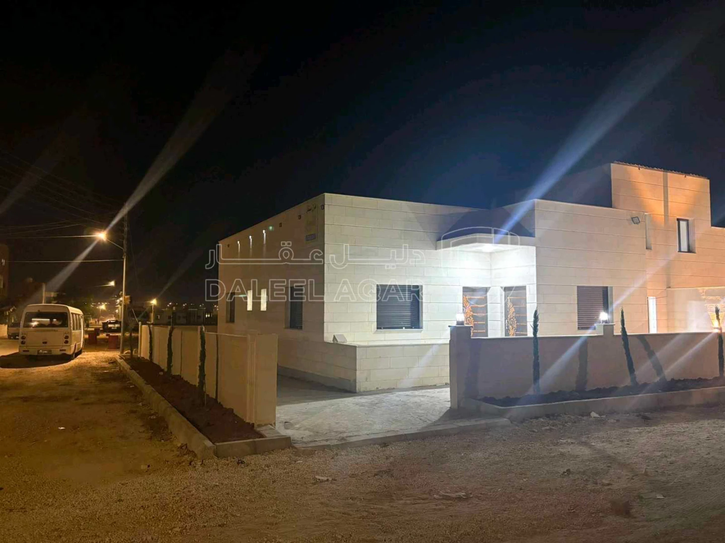 مبنى في مادبا الطريق الملوكي خلف موقف الباص السريع - 60,000 دأ - صورة 1