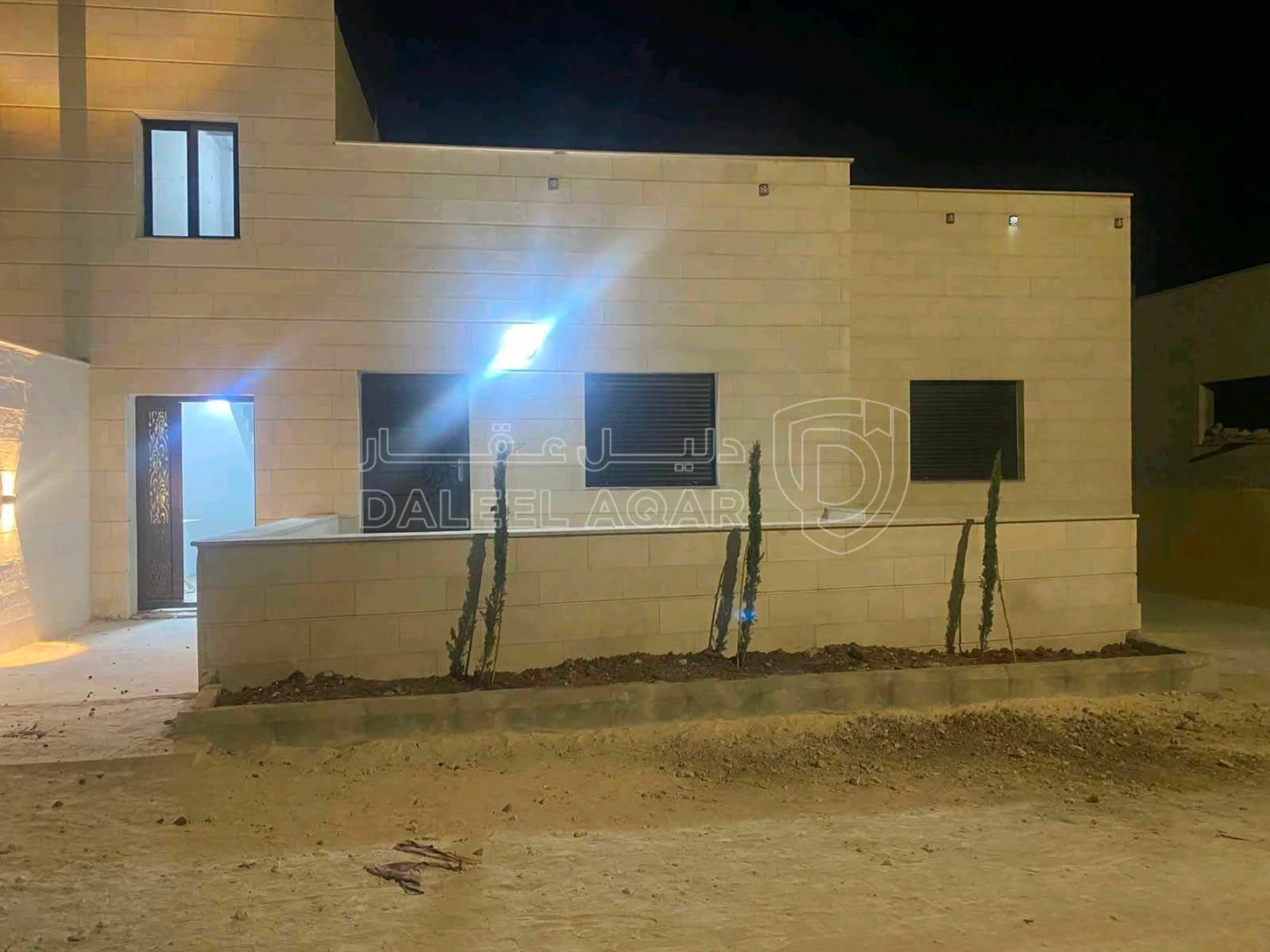 مبنى في مادبا الطريق الملوكي خلف موقف الباص السريع - 60,000 دأ - صورة 1
