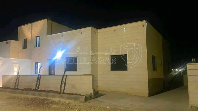 مبنى - مادبا الطريق الملوكي خلف موقف الباص السريع - 58000 دأ