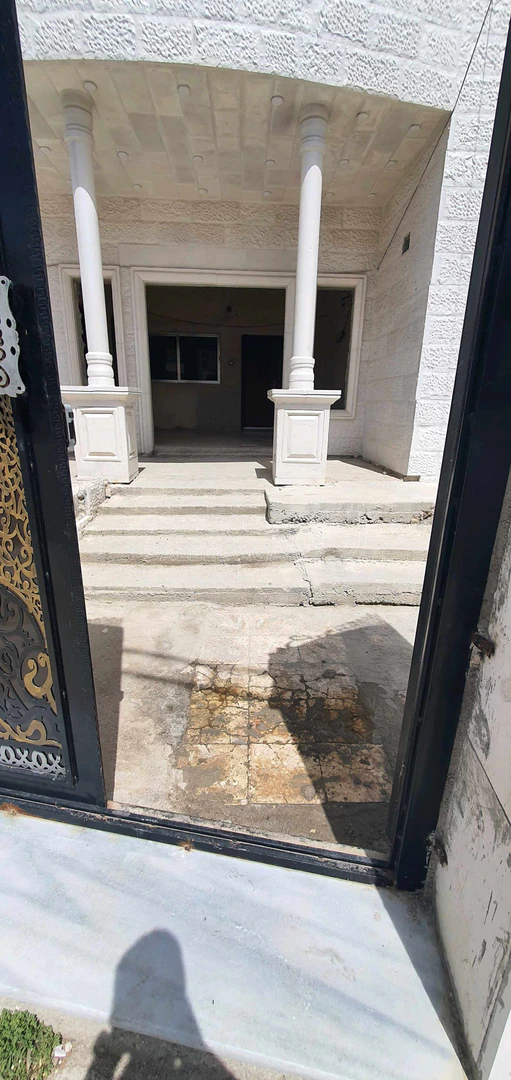 فيلا/منزل في اربد شارع أُحد قرب مضافة الجعافرة - 110,000 دأ - صورة 1