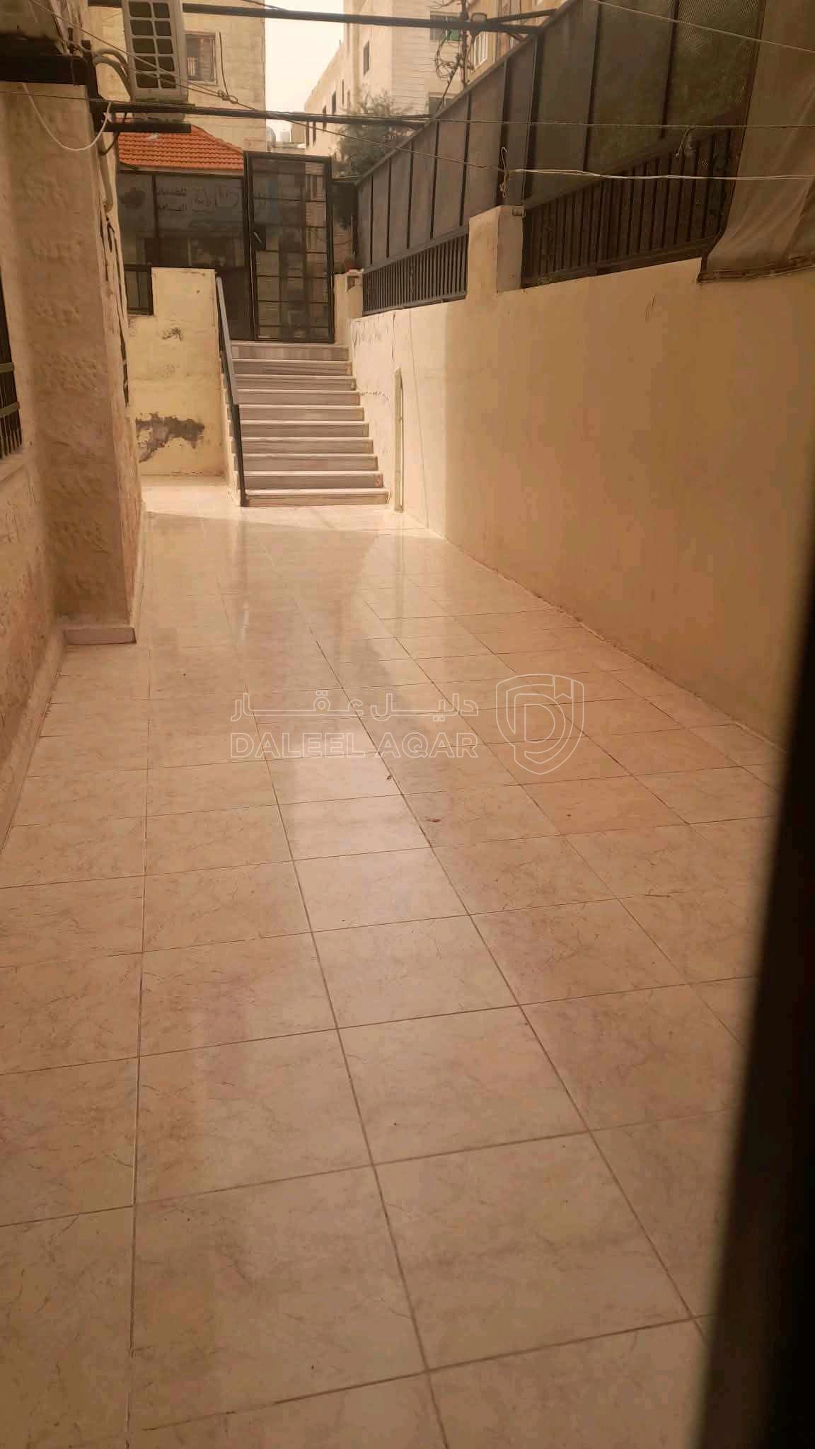 شقة في اربد مجمع الشيخ خليل  شارع محمد الحلاحشة - 20,000 دأ - صورة 1