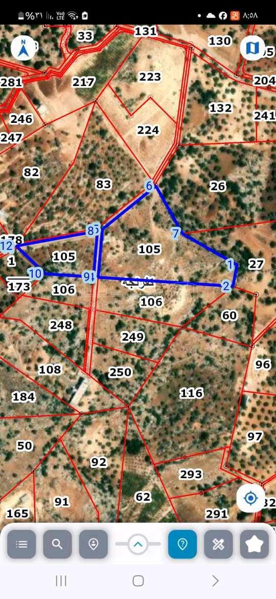 أرض في كفرنجة منطقه جبليه ذات الطلالة وشوارع معبدة وكهربا - 225,000 دأ - صورة 1