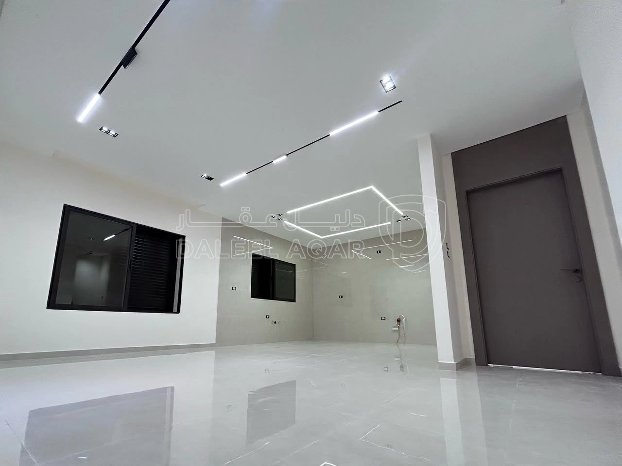 شقة في شارع المطار - خلف المدارس العالمية ( الحويطي )  - 128,000 دأ - صورة 1