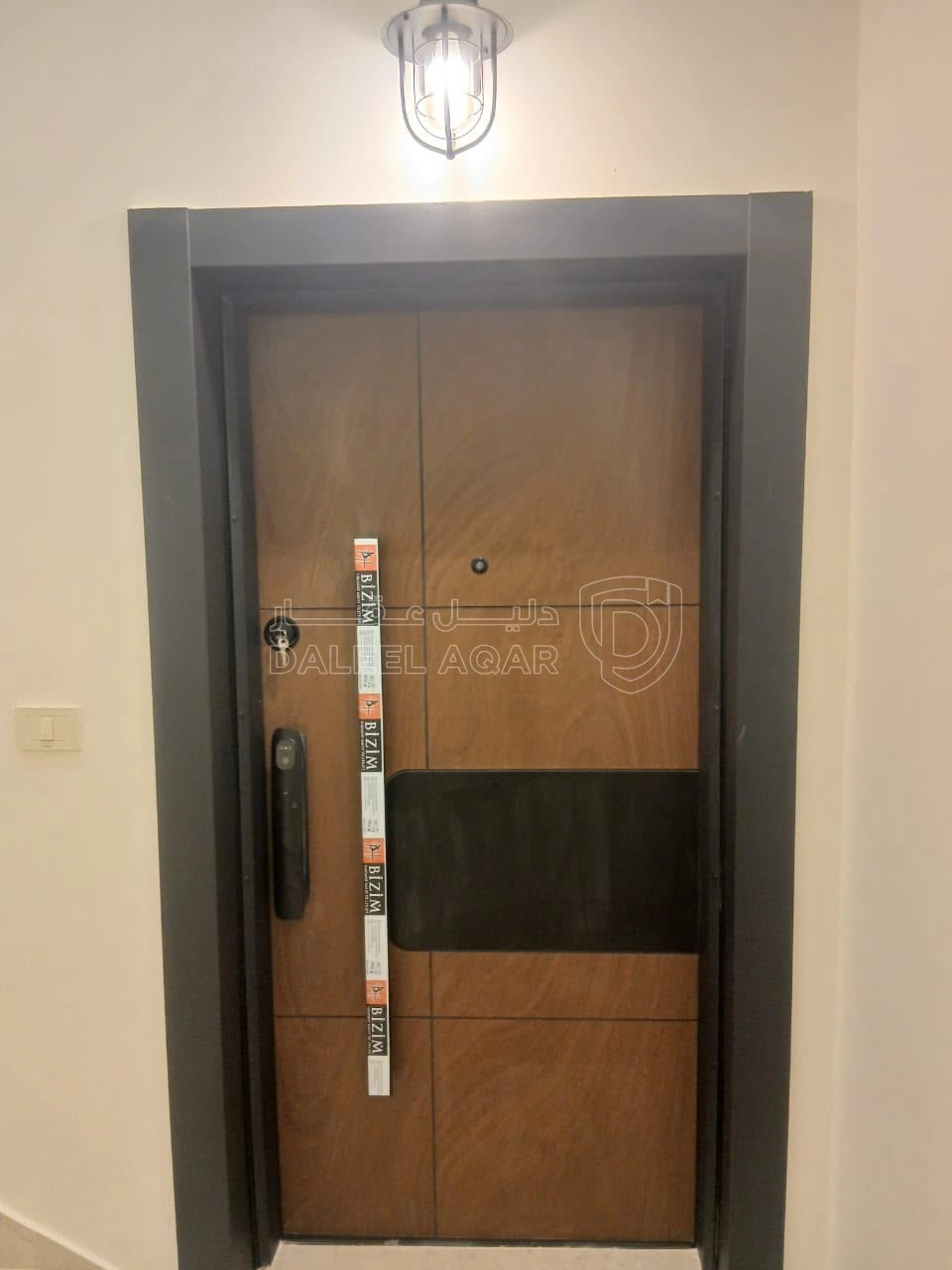 شقة في شارع المطار - خلف المدارس العالمية ( الحويطي )  - 128,000 دأ - صورة 1