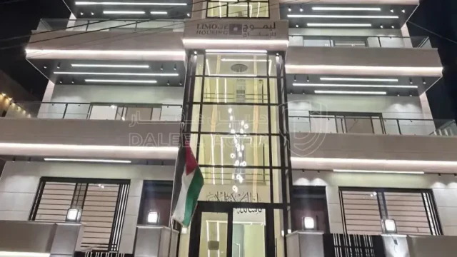 شقة - شارع المطار - خلف المدارس العالمية ( الحويطي )  - 128000 دأ