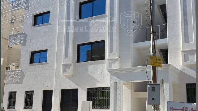 شقة - ام اذينة قرب الدوار السادس  - 160000 دأ