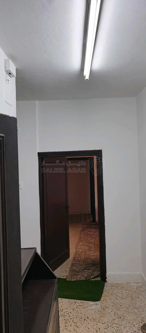 شقة في اربد مقابل بوابه الجنوبية جامعة يرموك - 33,000 دأ - صورة 1