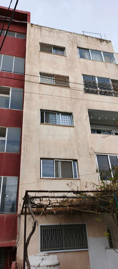 شقة في اربد مقابل بوابه الجنوبية جامعة يرموك - 33,000 دأ - صورة 1