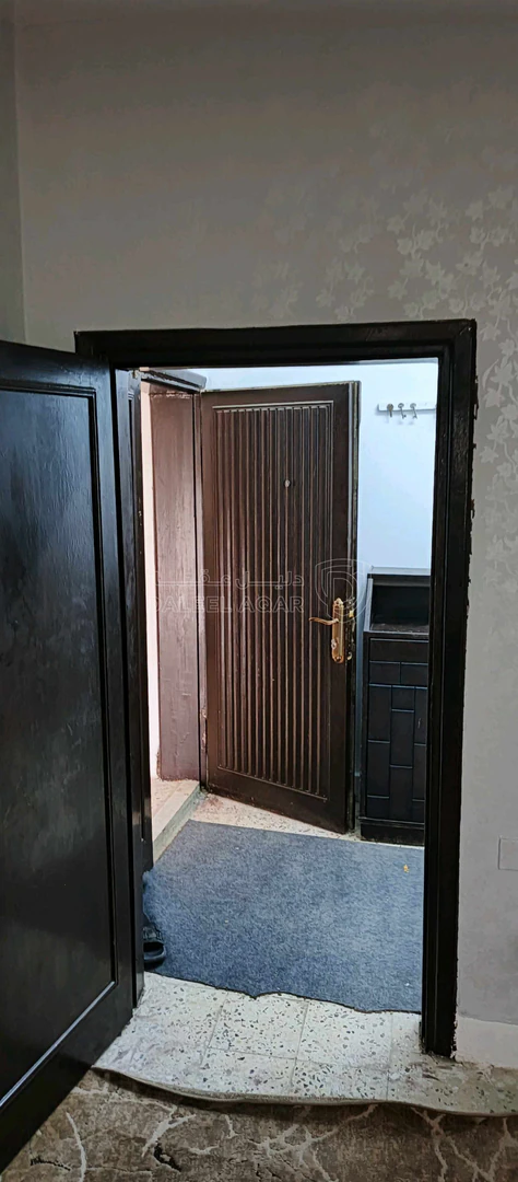 شقة في اربد مقابل بوابه الجنوبية جامعة يرموك - 33,000 دأ - صورة 1