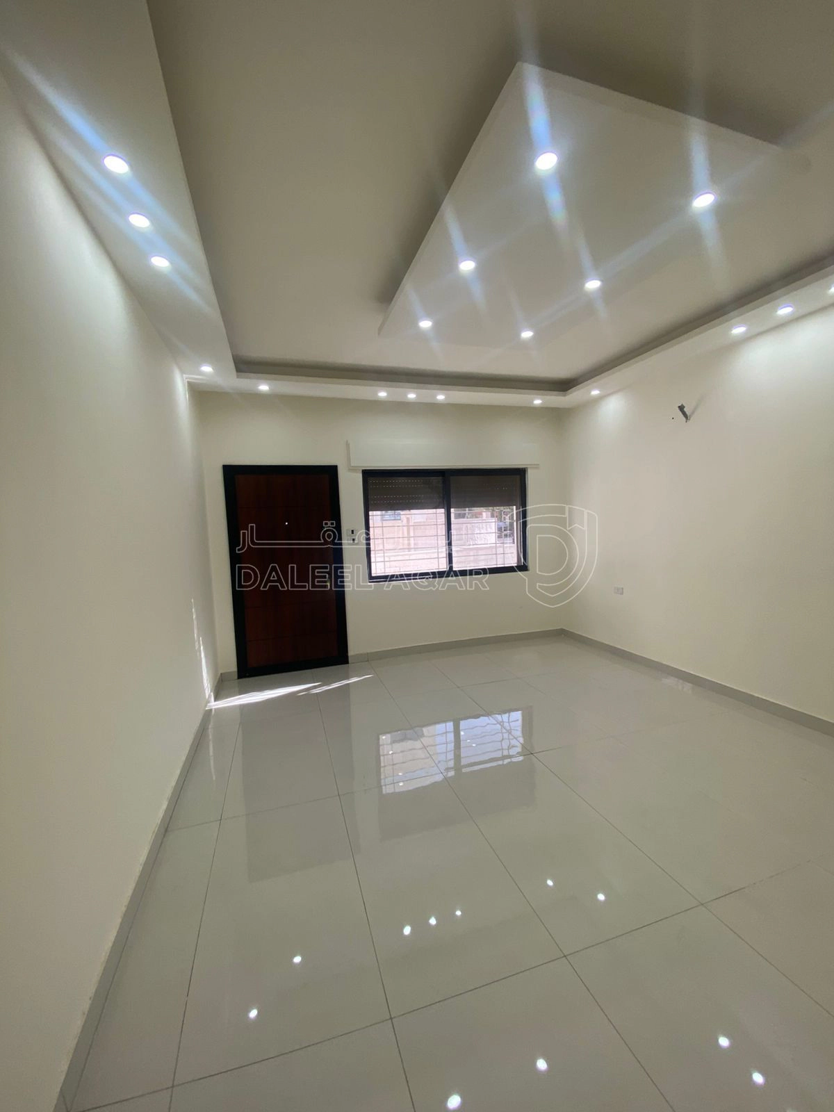 شقة في شقة ارضية في ضاحية الامير علي تشطيب فخم  - 73,000 دأ - صورة 1