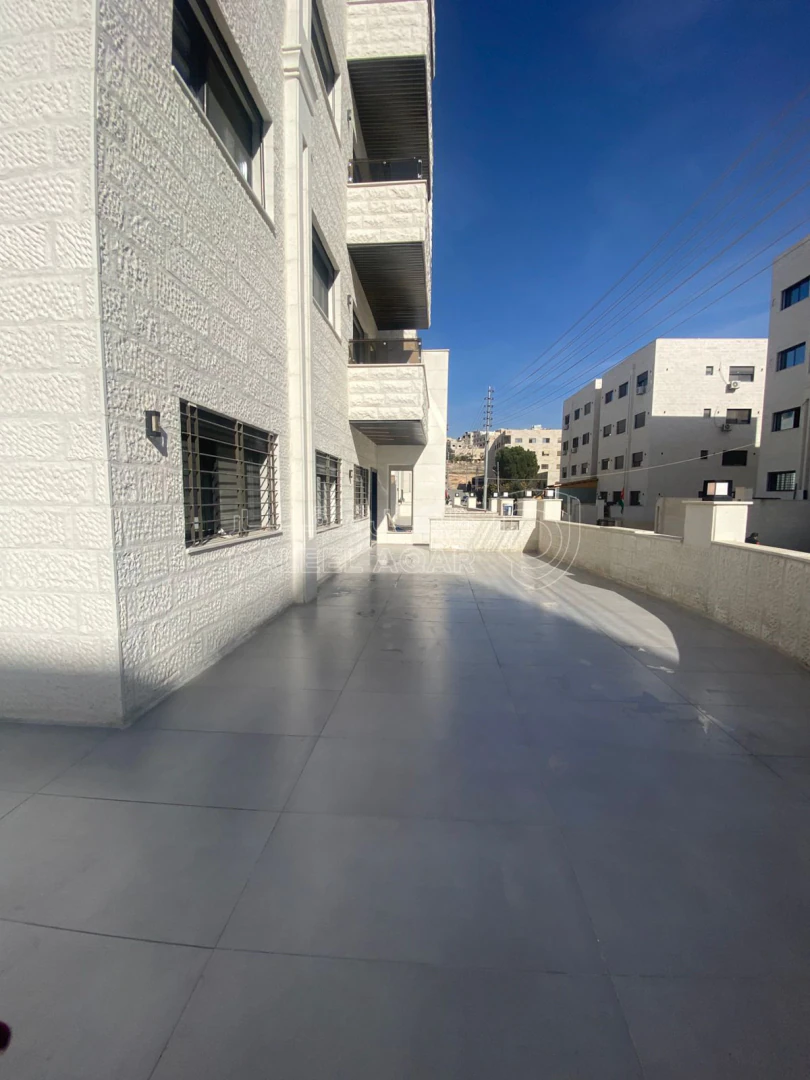 شقة في شقة ارضية في ضاحية الامير علي تشطيب فخم  - 73,000 دأ - صورة 1