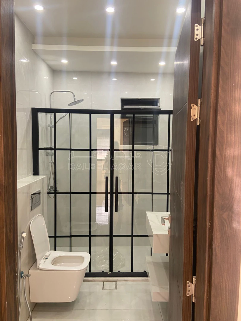 شقة في شقة ارضية في ضاحية الامير علي تشطيب فخم  - 73,000 دأ - صورة 1