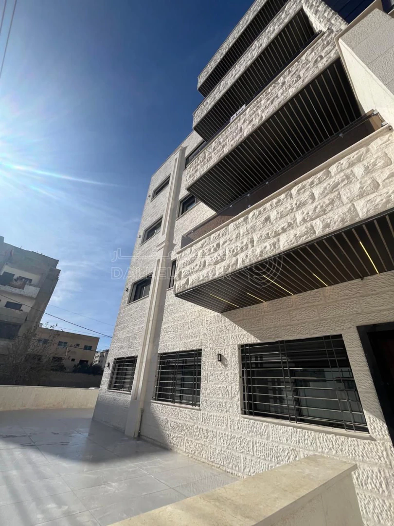 شقة في شقة ارضية في ضاحية الامير علي تشطيب فخم  - 73,000 دأ - صورة 1