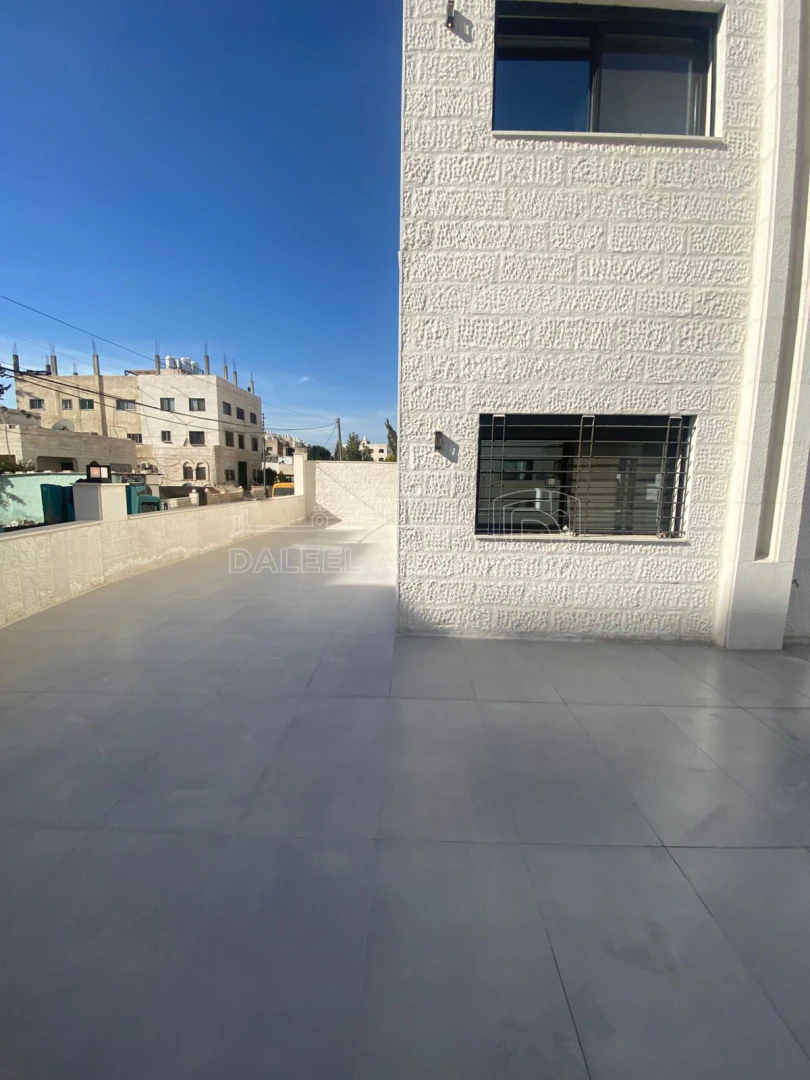 شقة في شقة ارضية في ضاحية الامير علي تشطيب فخم  - 73,000 دأ - صورة 1