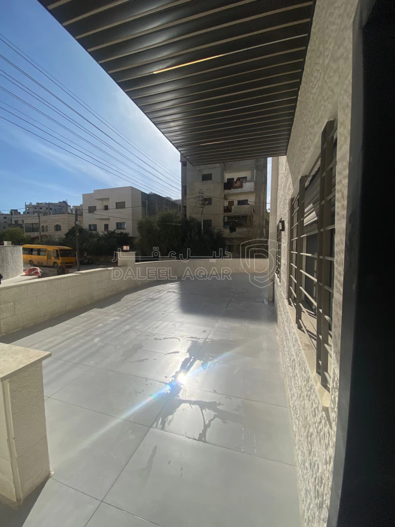 شقة في شقة ارضية في ضاحية الامير علي تشطيب فخم  - 73,000 دأ - صورة 1