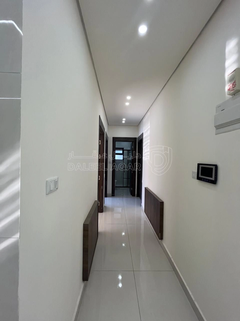 شقة في شقة ارضية في ضاحية الامير علي تشطيب فخم  - 73,000 دأ - صورة 1