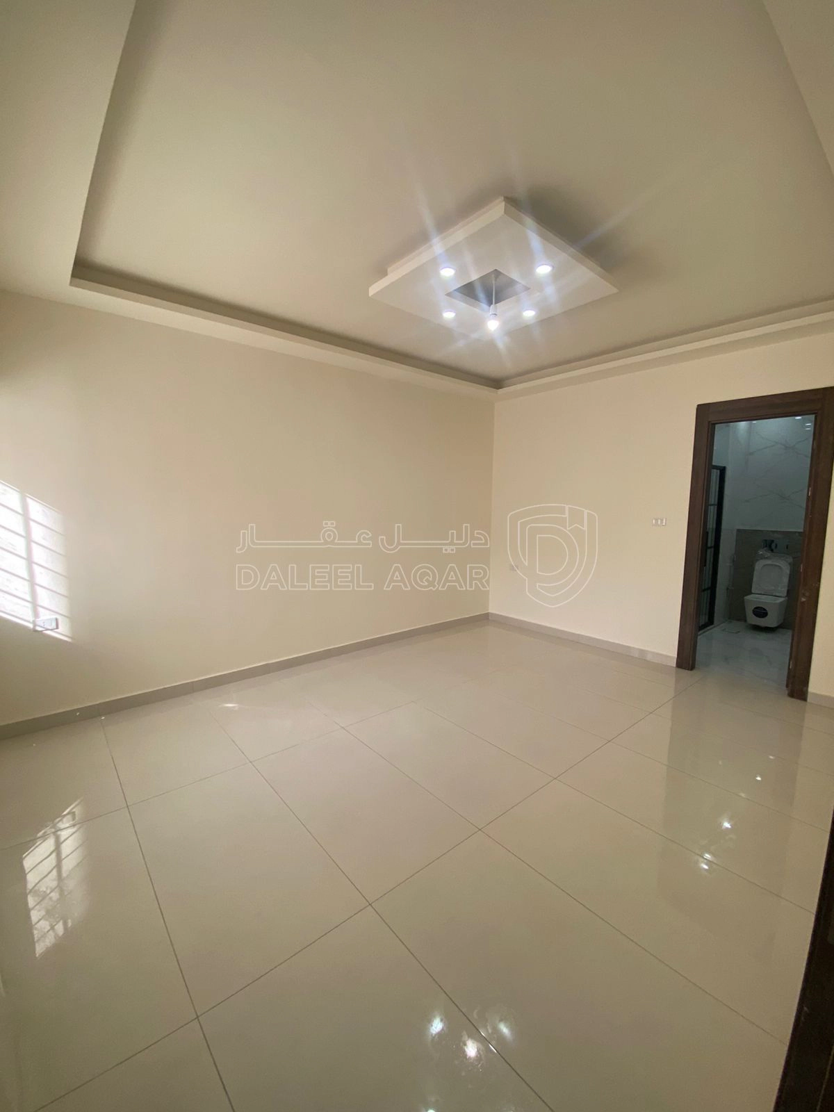 شقة في شقة ارضية في ضاحية الامير علي تشطيب فخم  - 73,000 دأ - صورة 1