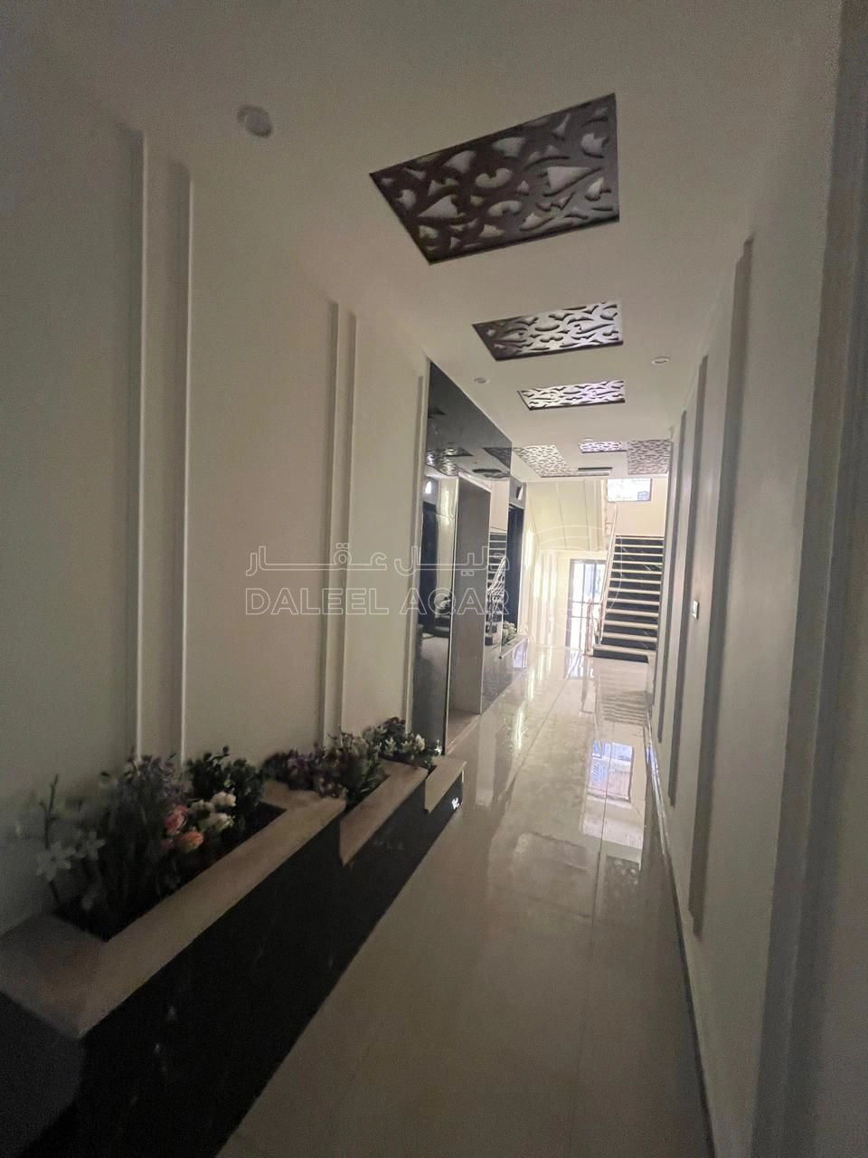 شقة في شقة ارضية في ضاحية الامير علي تشطيب فخم  - 73,000 دأ - صورة 1