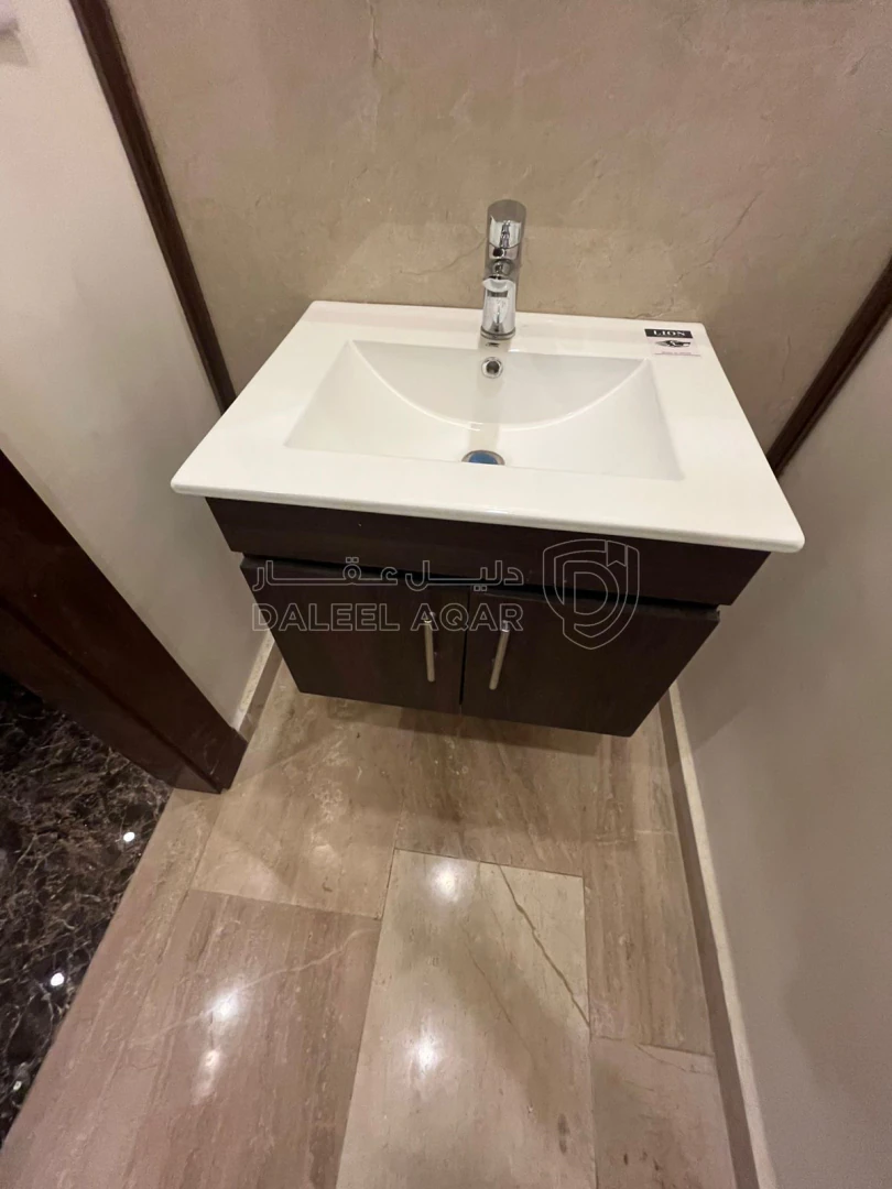 شقة في لقطة  ب 94 الف في مرج الحمام طابق اول  - 94,000 دأ - صورة 1