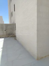 شقة في شبه ارضي طريق المطار مقابل عمان ويفز لقطة 75 الف - 75,000 دأ - صورة NaN