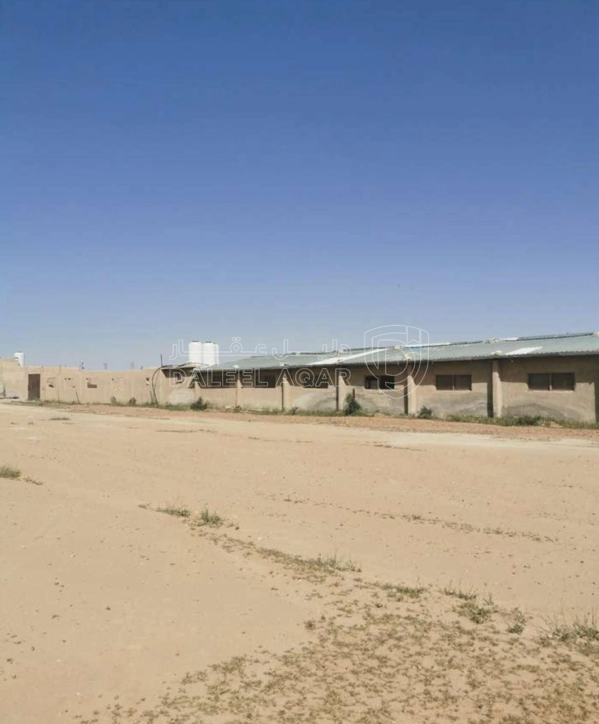 أرض في ارض للبيع ١٠ دنم عليها مزرعة دجاج مميزه مخدومه - 32,000 دأ - صورة 1