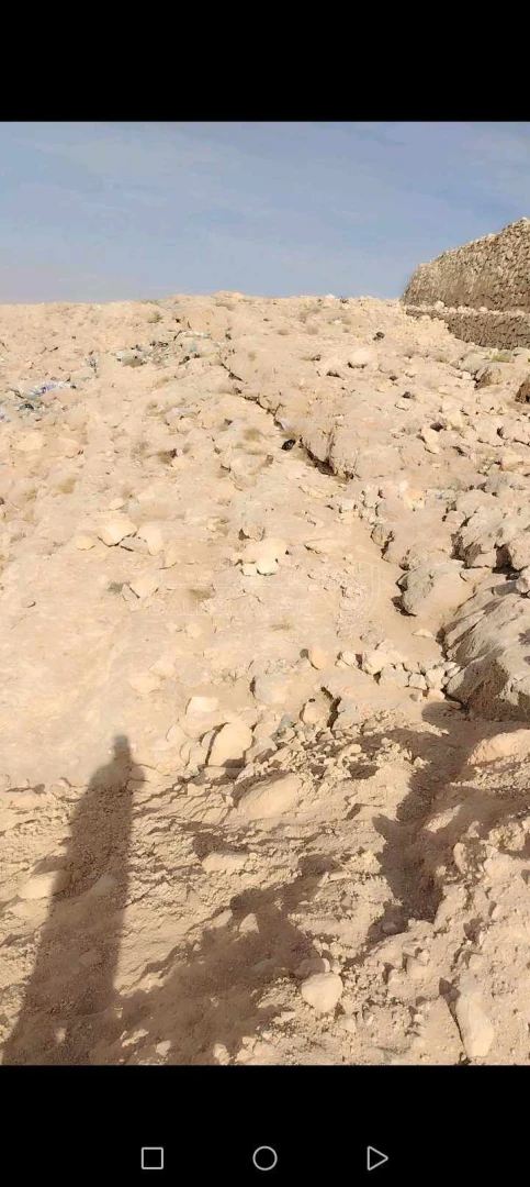 أرض في البتراوي مطله عالسخنه والصالحيه  - 16,000 دأ - صورة 1
