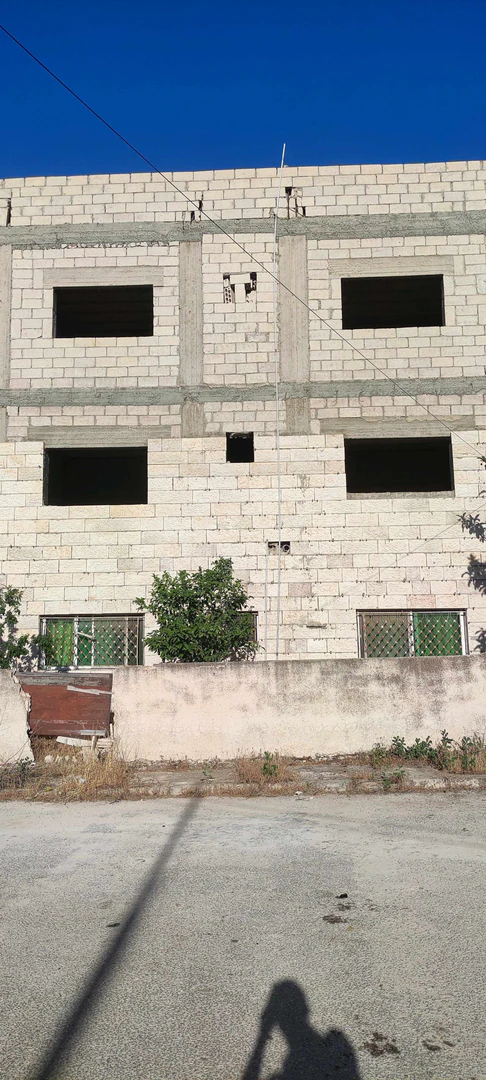 مبنى في إربد /الحي الجنوبي /ضاحية الحسين  - 135,000 دأ - صورة 1