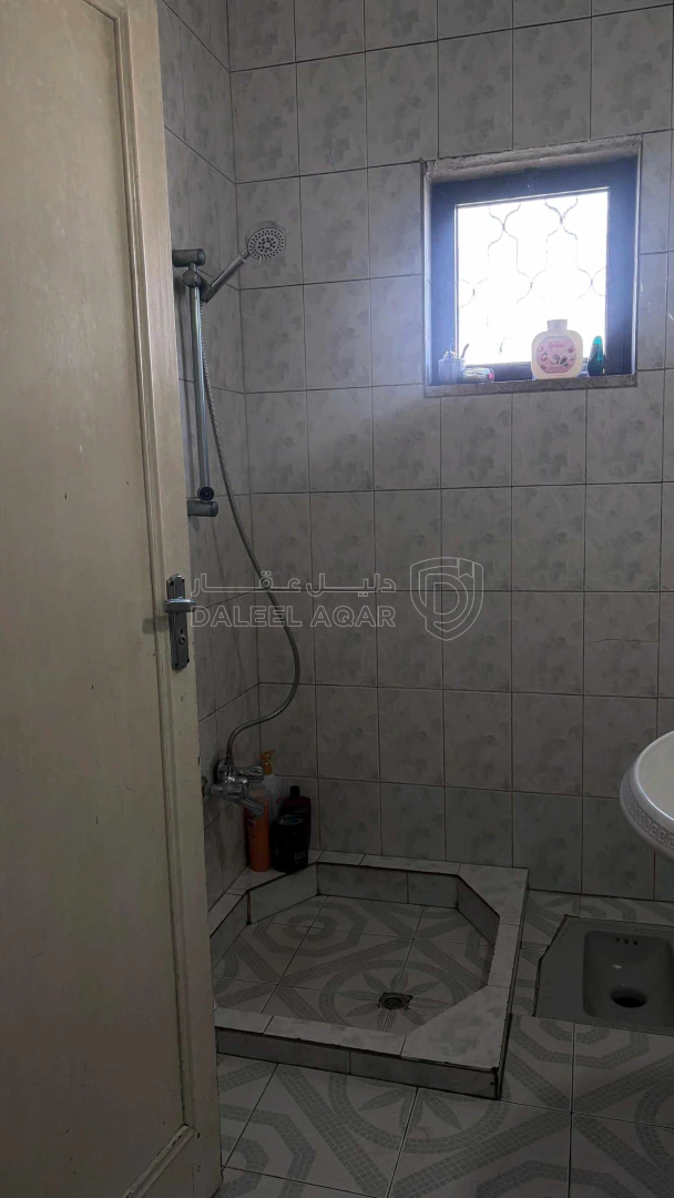 فيلا/منزل في اربد الحصن الحي الغربي شارع القناطر الغربي  - 85,000 دأ - صورة 1