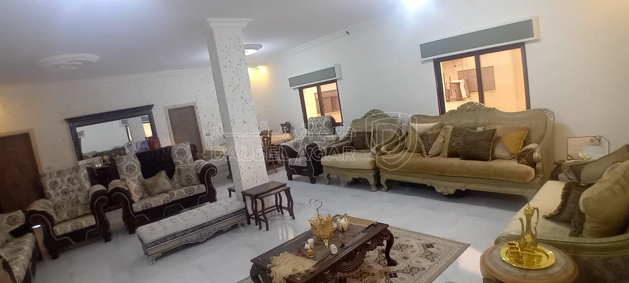 شقة في السلط السلالم ...مطله على شارع المعارض - 57,000 دأ - صورة 1