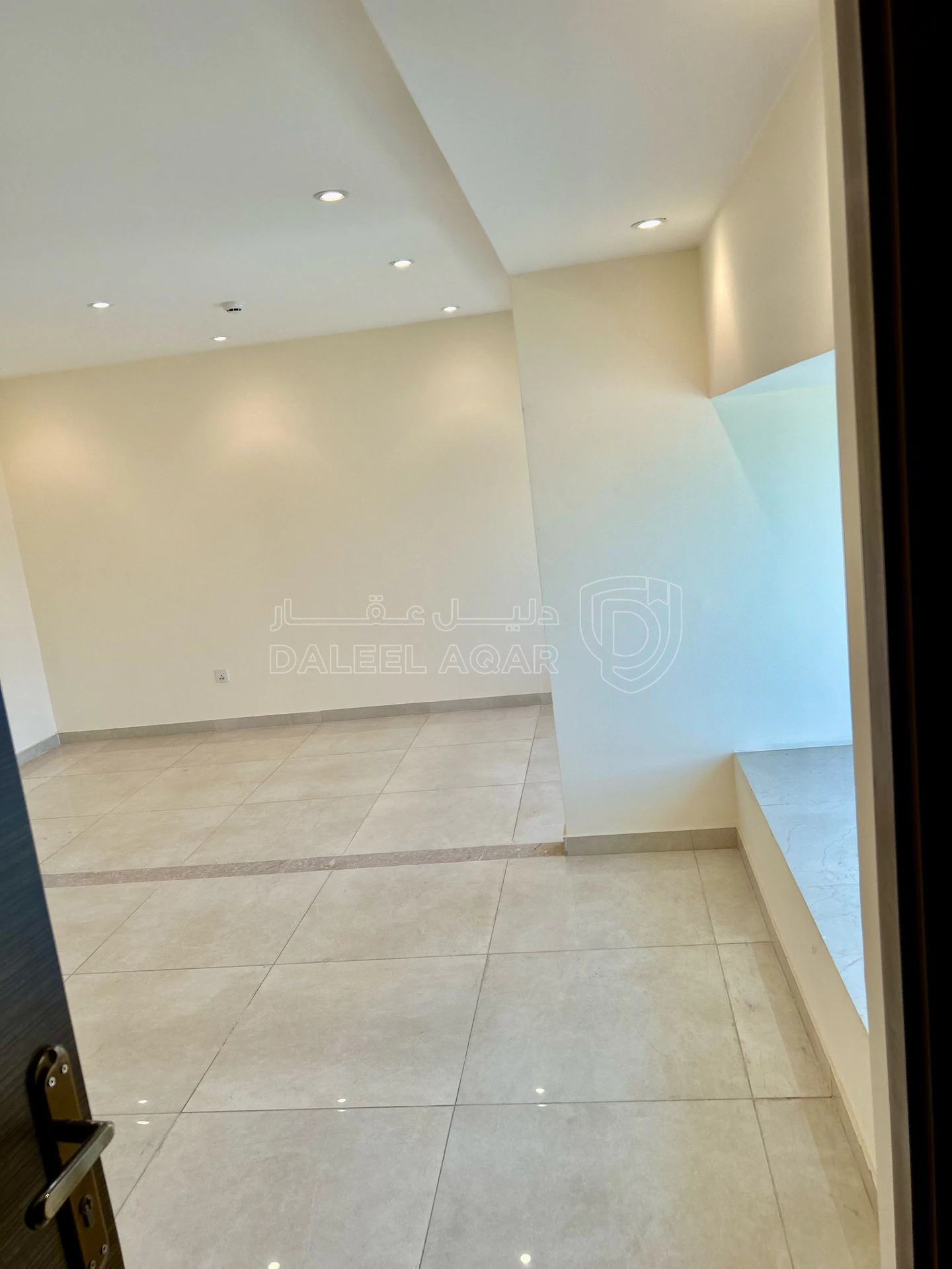 مكتب/تجاري في جبل عمان بجانب مستشفى جبل عمان شارع  المتنبي - 78,400 دأ - صورة 5