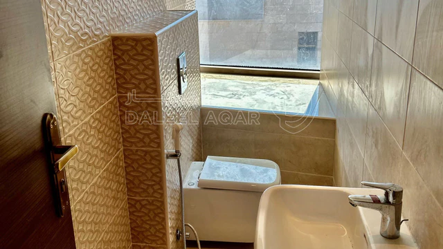 مكتب/تجاري في جبل عمان بجانب مستشفى جبل عمان شارع  المتنبي - 78,400 دأ - صورة NaN