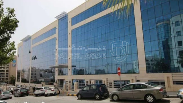 مكتب/تجاري - عيادة للبيع في مجمع الحسيني الطبي - 99000 دأ