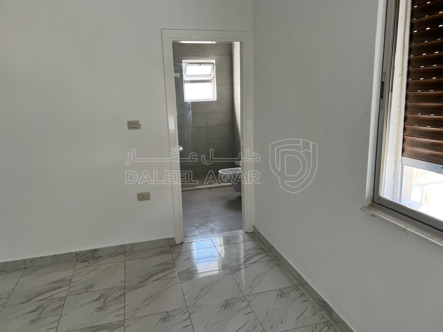 مبنى في عمارة للبيع في الشميساني  - 750,000 دأ - صورة 1