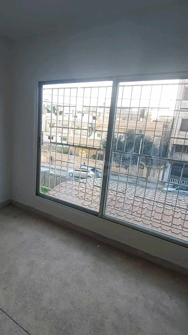 شقة في  الزرقاء الجديدة/إسكان المعلمين  - 23,000 دأ - صورة 1