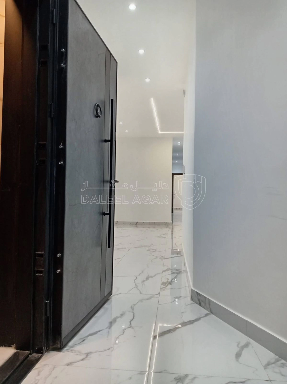 شقة في البنيات - مقابل مجمع دعنا - قريب من مدارس الحصاد - 85,000 دأ - صورة 1