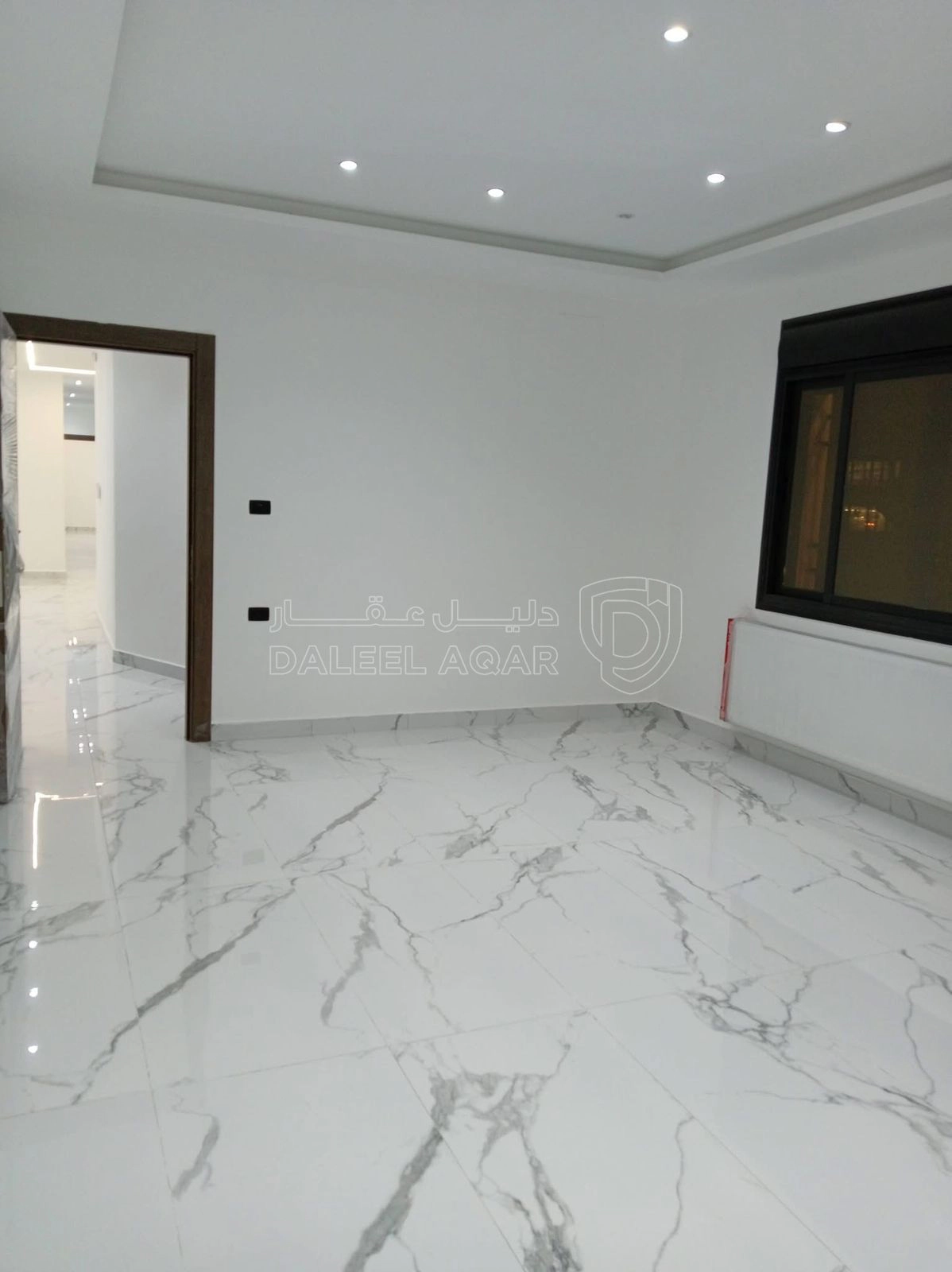 شقة في البنيات - مقابل مجمع دعنا - قريب من مدارس الحصاد - 85,000 دأ - صورة 1
