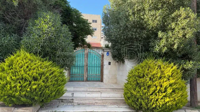 فيلا/منزل - مرج الحمام / أم السماق الجنوبي - 385000 دأ