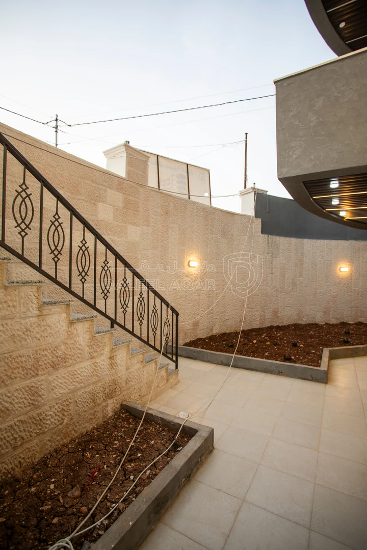 شقة في ابو علندا ضاحيه الفاروق - 54,000 دأ - صورة 1