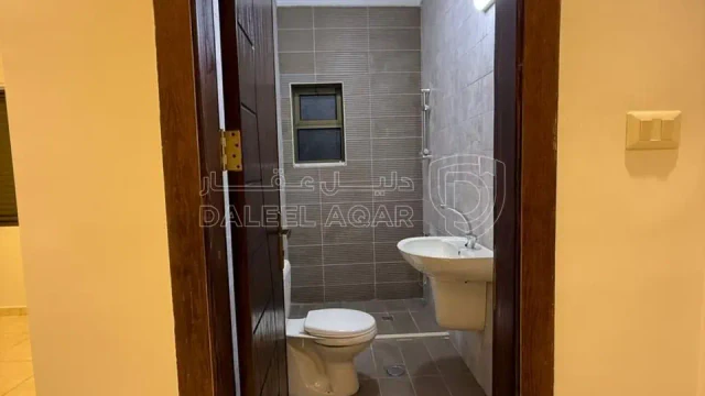 شقة - قرب اشارة الغاز - خلف مدارس الارتقاء  - 46000 دأ