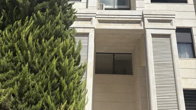 شقة - عمان ضاحية النخيل طريق المطار - 120000 دأ